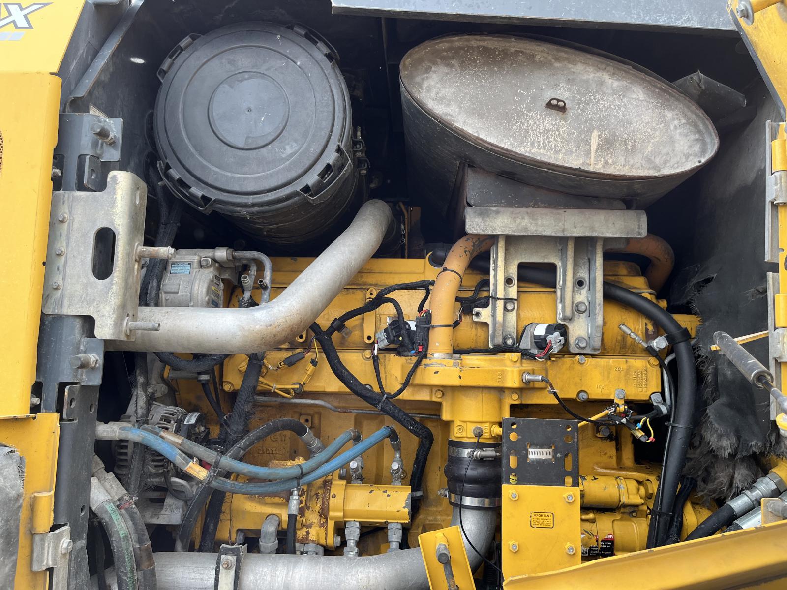 ./imagenes/INVOICE/2019/18085/JOHN DEERE 844K (9).JPG